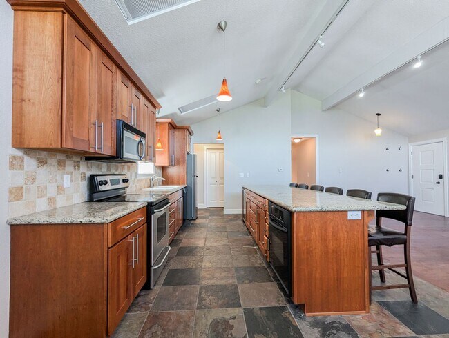 Foto del edificio - Charming 3 bed, 2 bath Lake Goodwin rambler!