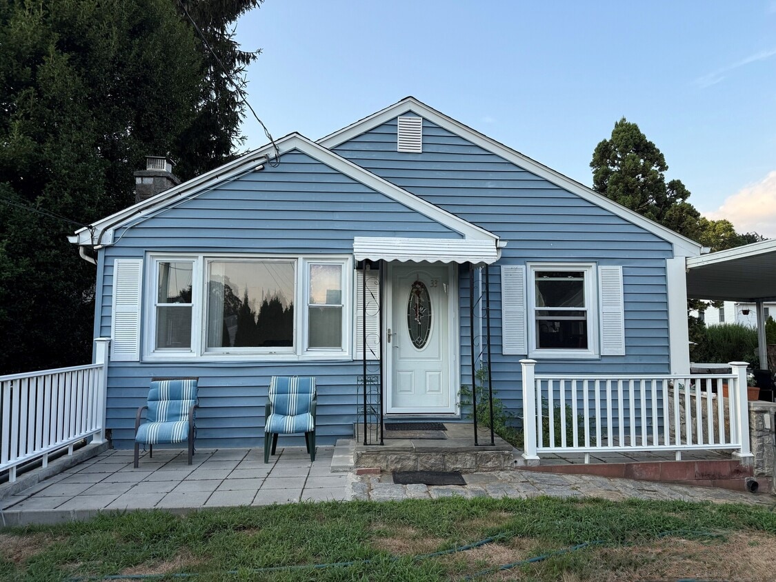 Primary Photo - 33 Fairfield St