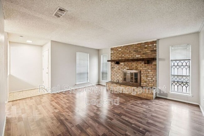 Building Photo - 8238 El Retiro Rd