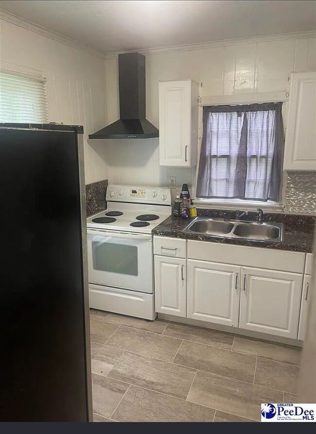 Building Photo - Bungalow- 2 bedroom 1 bath