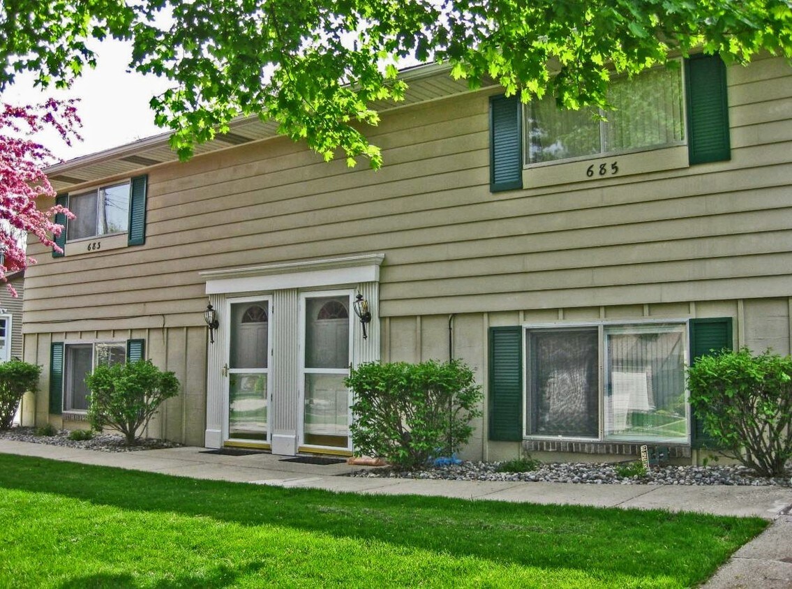 685 Moorland Dr, East Lansing, MI 48823 Townhome Rentals in East