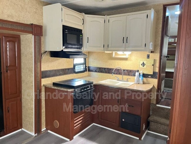 Building Photo - 3000 Clarcona Rd