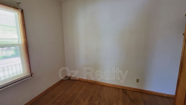 Building Photo - 1548 Avondale Ave