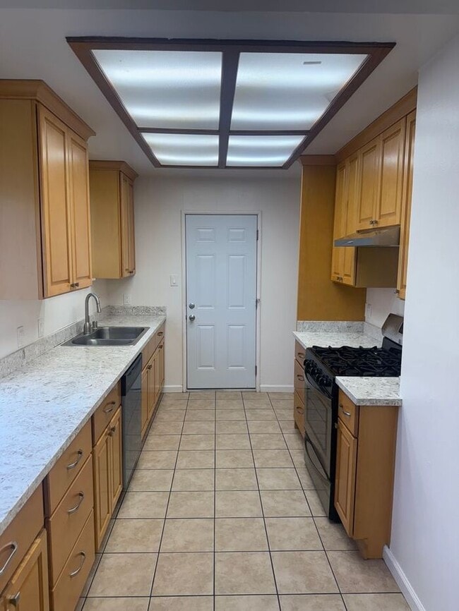 Building Photo - Charming 3-bedroom, 2-bathroom home