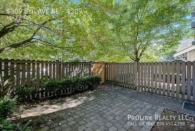 Foto del edificio - 4309 8th Ave NE