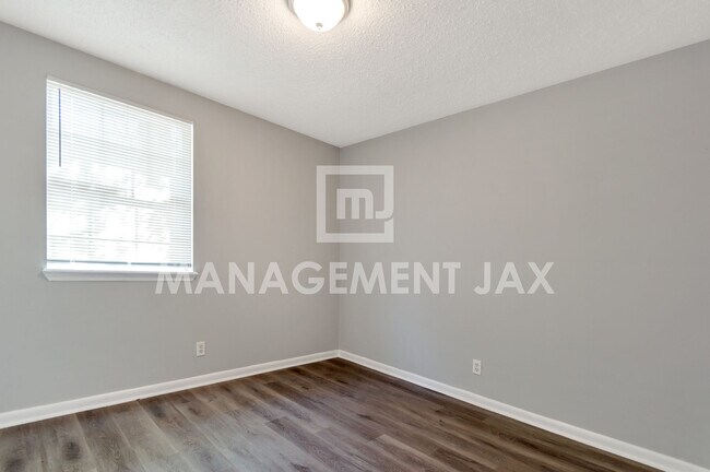 Foto del edificio - 1417 W 23rd St