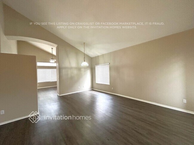 Foto del edificio - 3909 N 103rd Dr