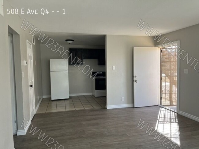 Foto del edificio - 2BD/ 1BTH Apartment East Palmdale 1st Floor