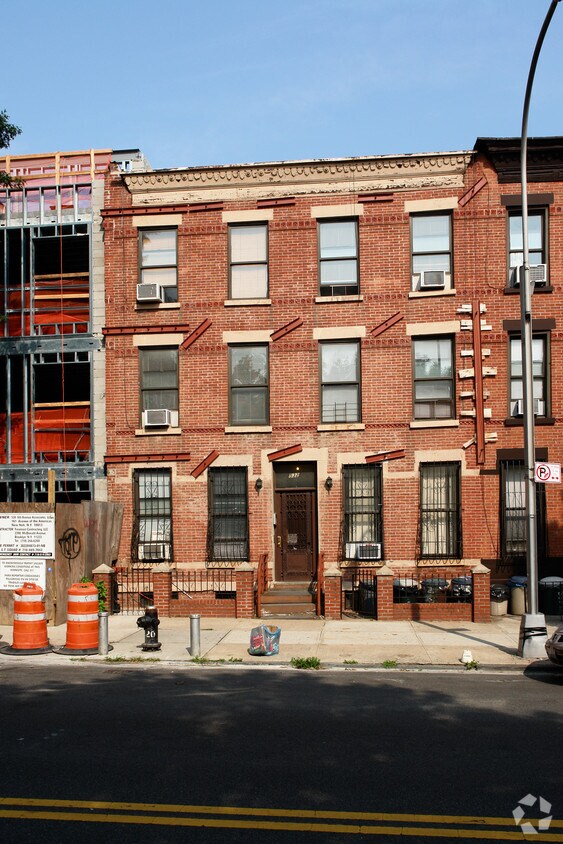 Building Photo - 532 6th Ave