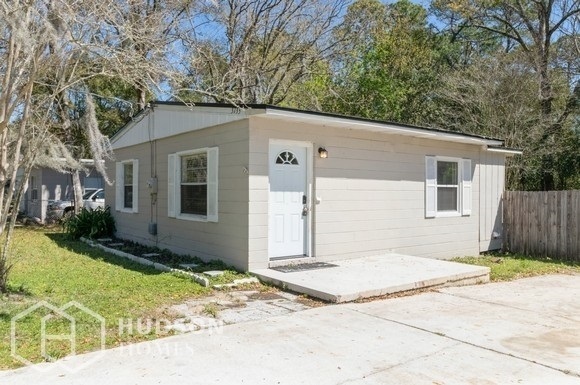 Primary Photo - 3735 Eve Dr E