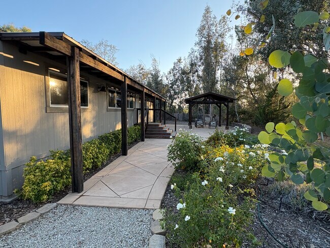 Foto del edificio - 35635 Glenoaks Rd