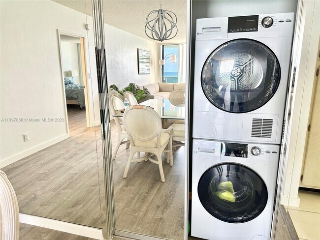 Foto del edificio - 3725 S Ocean Dr