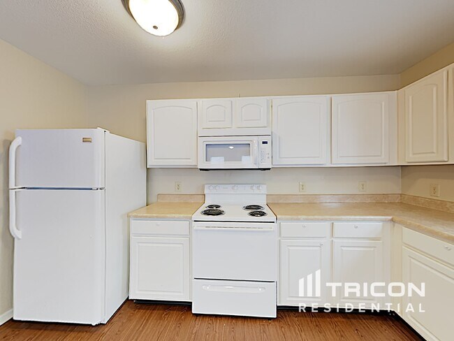 Building Photo - 10215 Cumberland Pointe Blvd