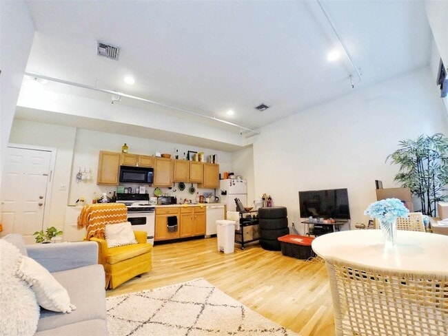 Photo - 62 4th St Apartment