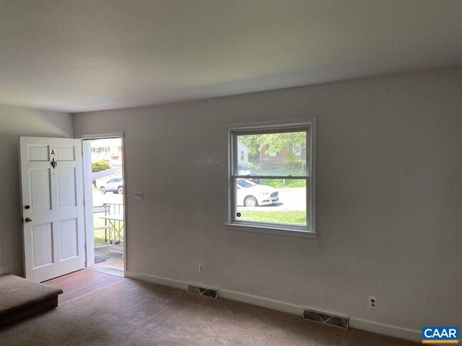 Building Photo - 712 Rockcreek Rd