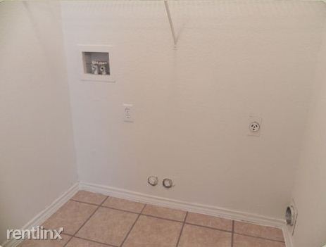 Building Photo - 6501 Shady Oaks Manor Dr