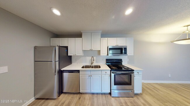 Building Photo - 2030 Dunsford Terrace