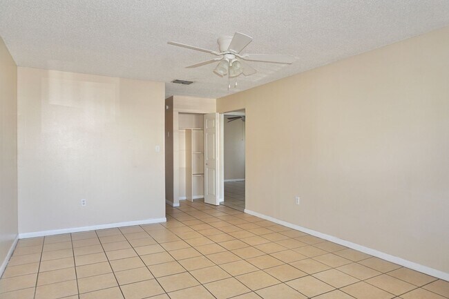 Building Photo - 2571 Elm Ave