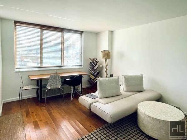 Foto del edificio - 345 EAST 93 STREET