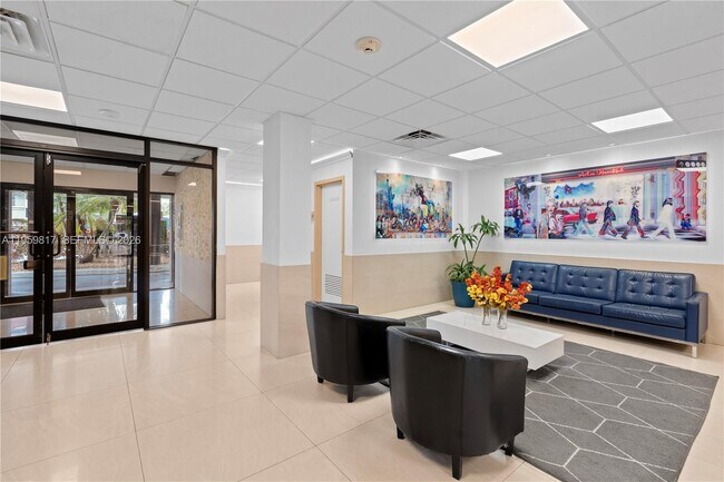 Building Photo - 4164 Inverrary Dr