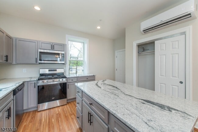 Building Photo - 124 Main St