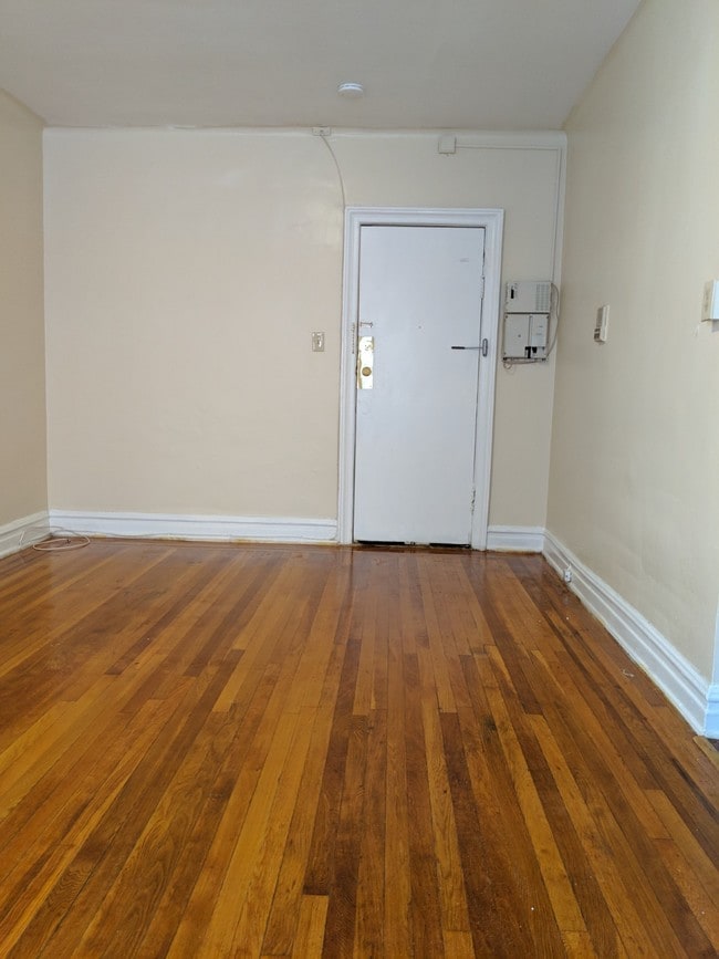 Building Photo - 46 Anderson St