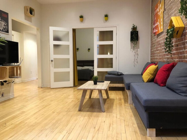 Building Photo - 4619 R. Saint-Denis