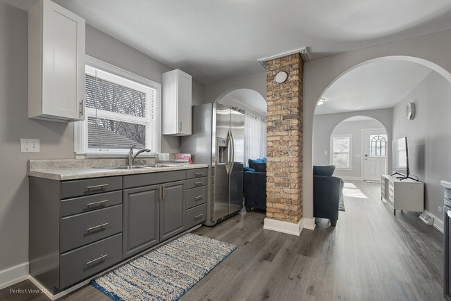 Foto del edificio - 27W054 Ontarioville Rd