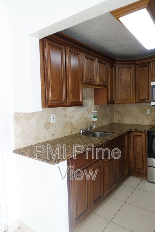 Foto del edificio - 495 NW 72nd Ave