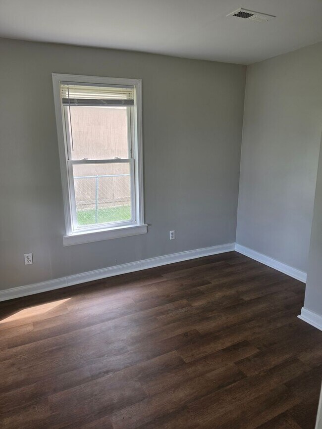 Foto del edificio - 2 Bedroom 1 Bath House in Southwest Roanoke