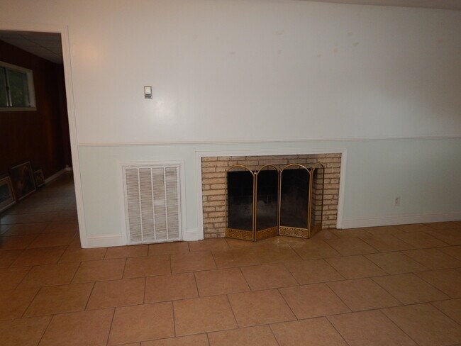 Building Photo - 1106 Milner Dr