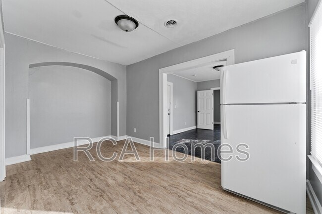 Foto del edificio - 412 N Bradley Ave