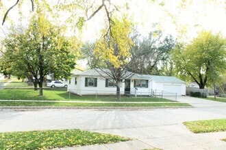 Building Photo - 6109 Buckingham Ave