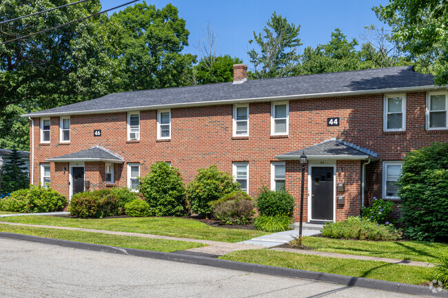 Building Photo - Green Hill Park Apartments Worcester