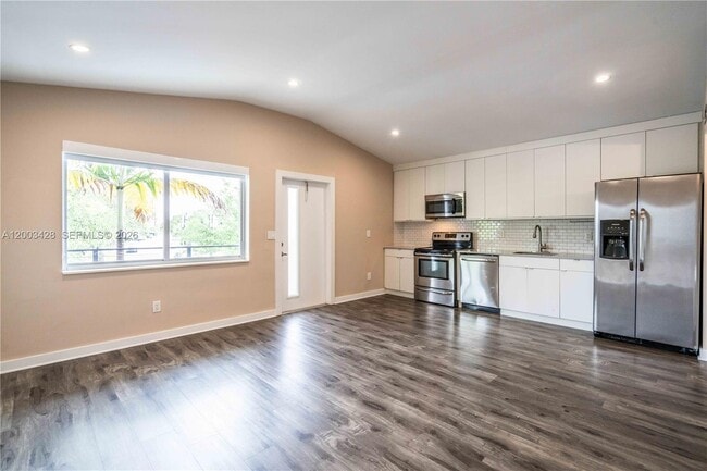 Building Photo - 2412 NE 26th St