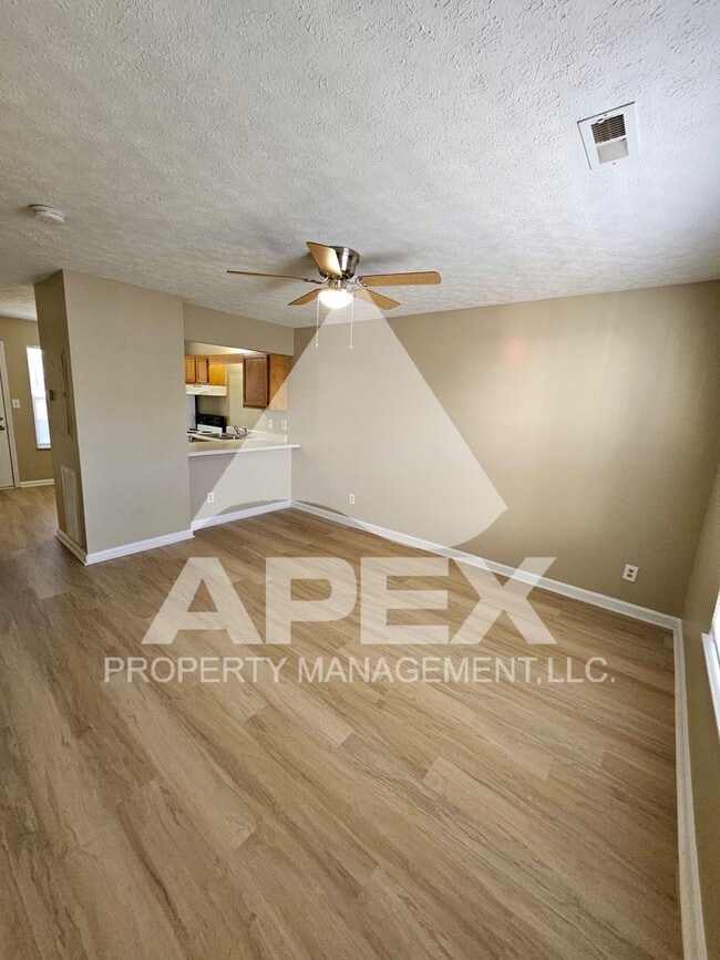 Foto del edificio - Nice 2 Bd | 1.5 Ba Townhouse in West Knox ...