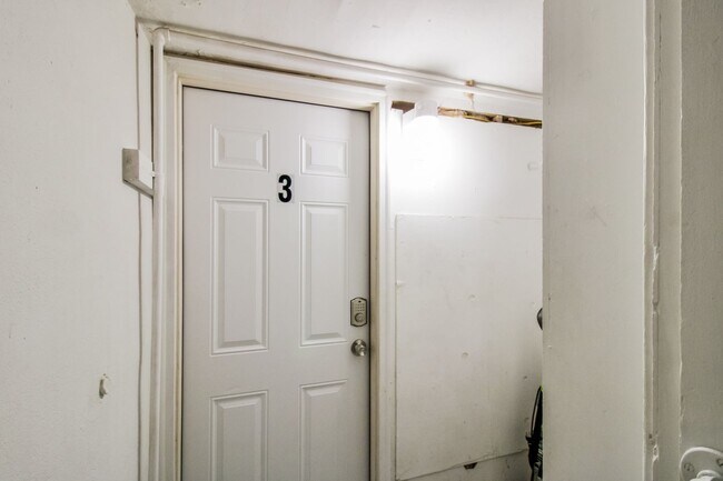Building Photo - 2332 Eccles Ave