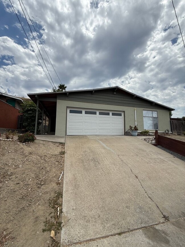 Building Photo - 9219 Fanita Rancho Rd