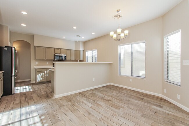 Building Photo - 3 Bedroom Tuscon Home