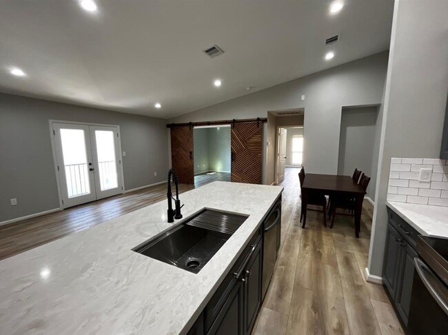 Foto del edificio - 2425 Augusta Dr