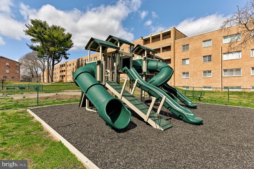 Foto principal - 6451 Oxford Ave