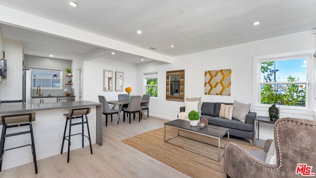 Foto del edificio - 6763 Case Ave