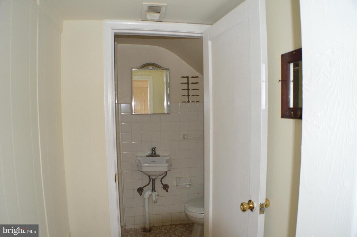 Primary Photo - 8600 Chestnut Oak Rd