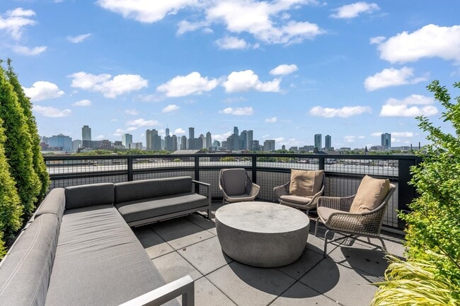 Building Photo - 255 BRUNSWICK St