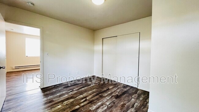 Building Photo - 1524 W 4th Ave