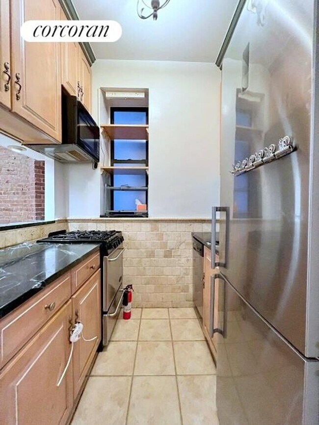 Foto del edificio - 5 W 107th St