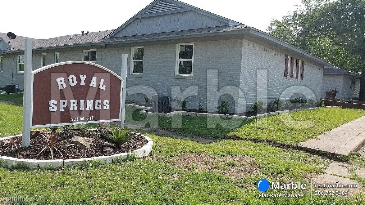 Foto principal - 3 br, 2 bath Townhome - 501 NW 6th St