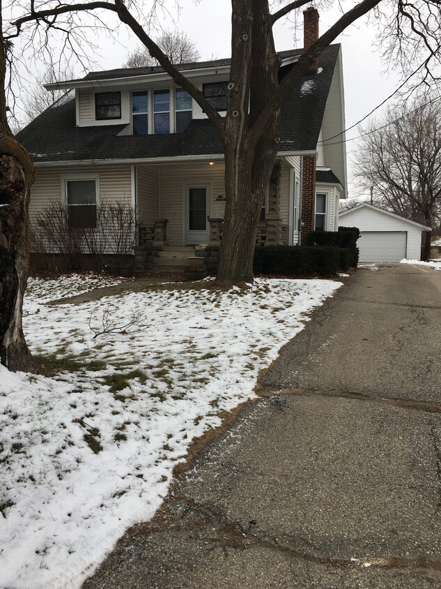 N64W24146 Main St, Sussex, WI 53089 Townhouse for Rent in Sussex, WI