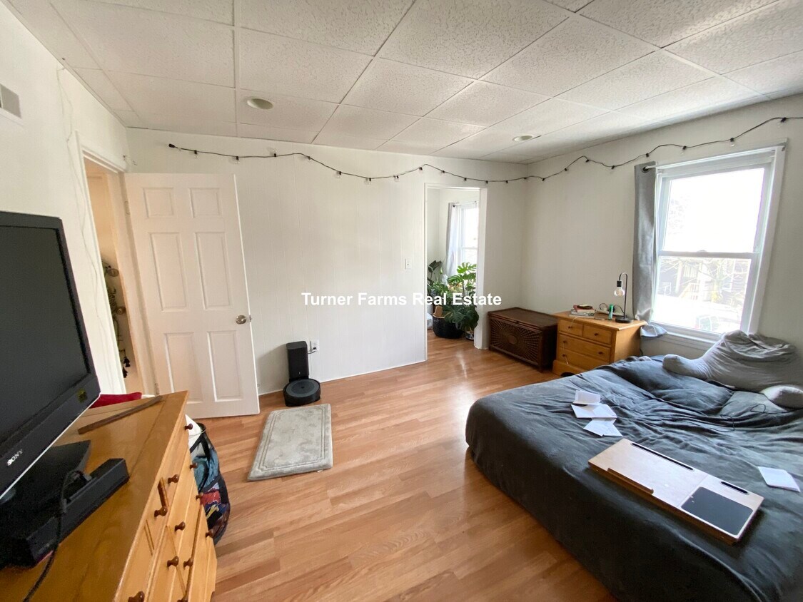 Primary Photo - 102 Buttonwood St