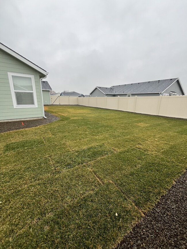 Building Photo - 307 Avalena Ave